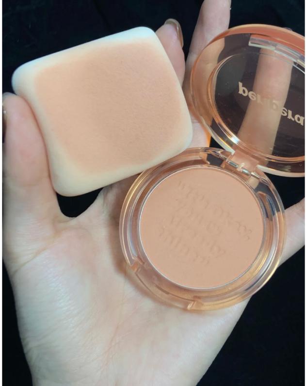 如何用腮红提升脸部线条显年轻,如何拥有迷人的腮红