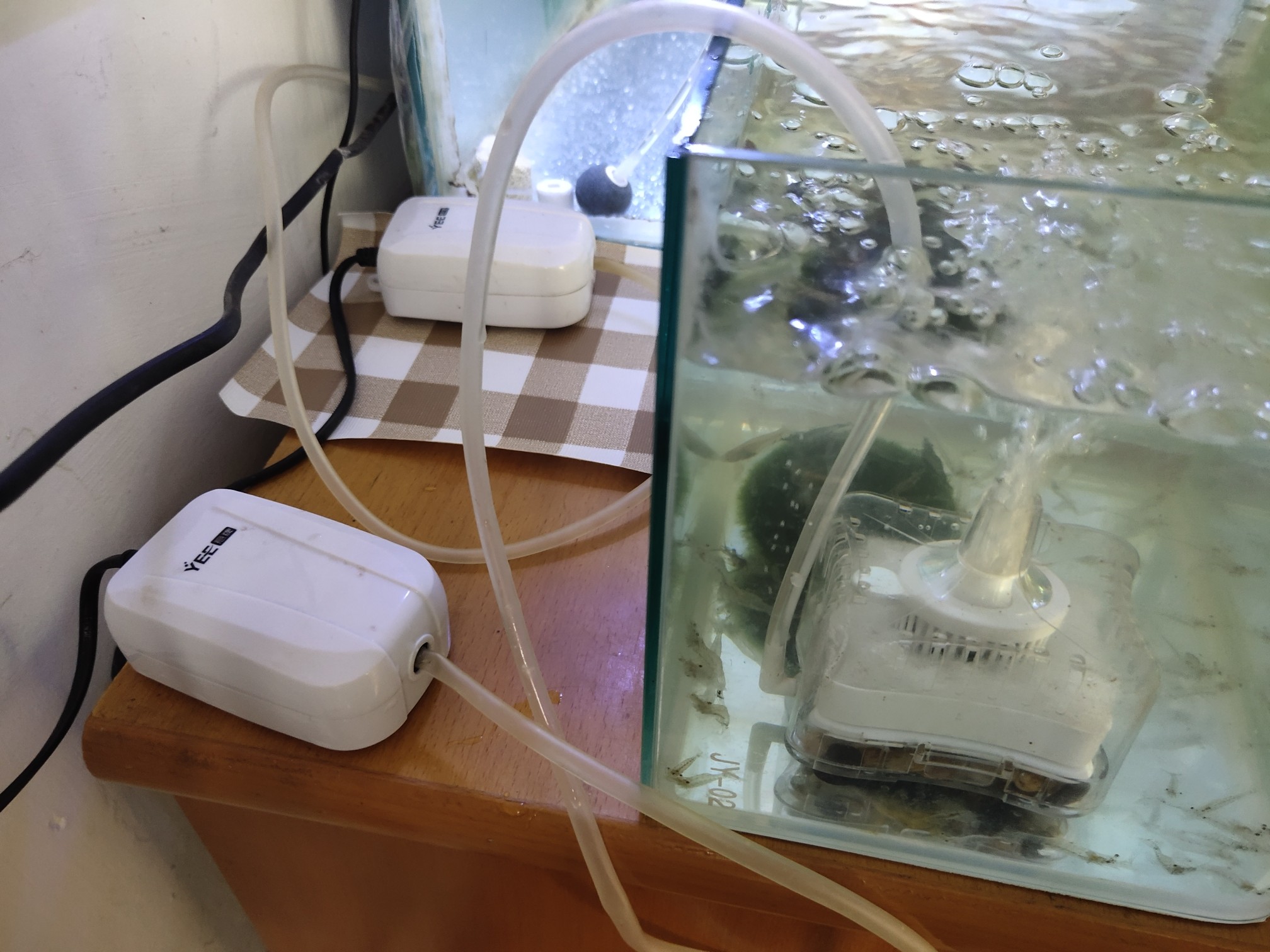 鱼缸底铺沙子怎么配备水泵和过滤,20w鱼缸过滤水泵24小时耗电