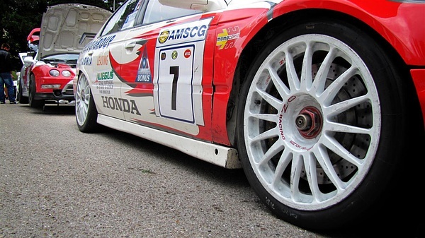 oz轮毂怎么定制,一般原厂轮毂是锻造还是铸造的