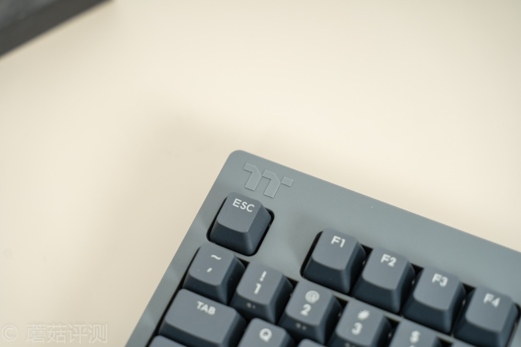 做工细腻手感超好,曜越g821多模电竞机械键盘