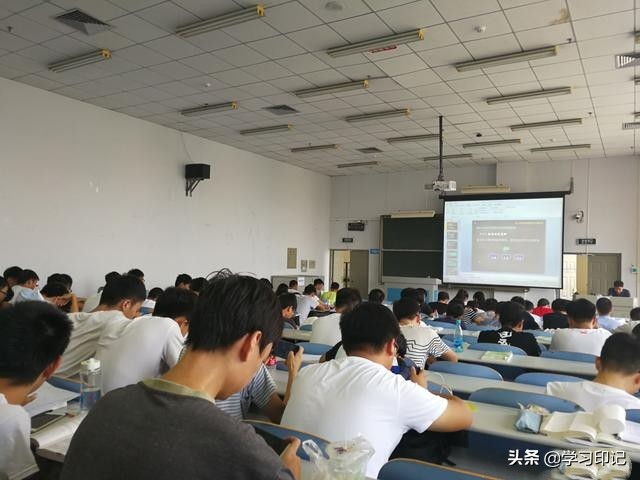 大学选修课选难的还是简单的,大学选修课怎么选比较好