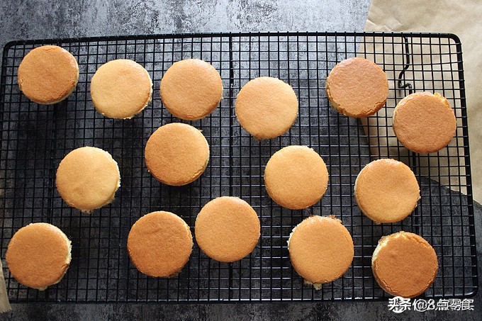 轻松玩烘焙想吃红遍四海八荒的肉松小贝可是又不想排队，自己做