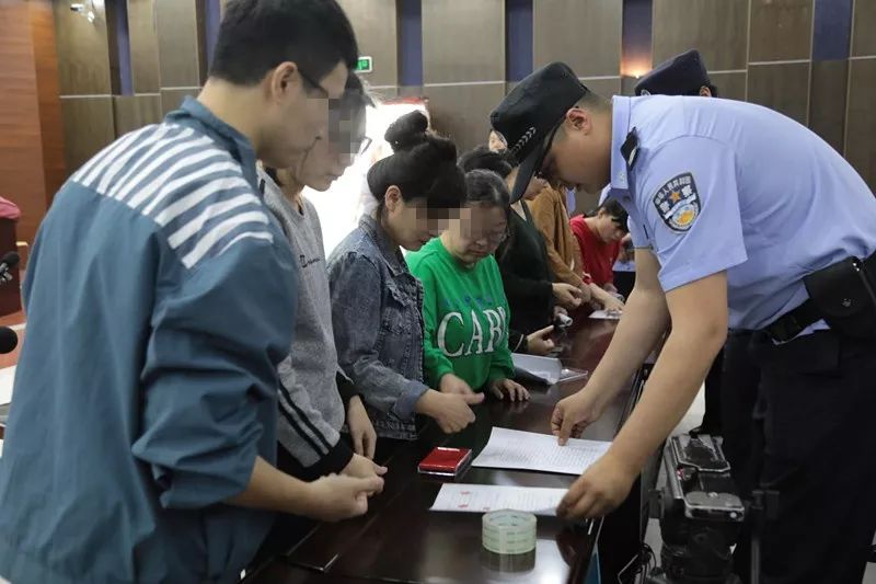 江苏一女子因迷恋减肥误入歧途：销售201万粒有毒*肥药减**获利228万，成本四五毛卖80元一粒！12人团伙被端