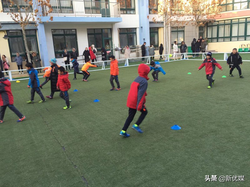 情暖寒冬关爱无限!莱西市幼儿足球教师零距离体验趣味足球公开课