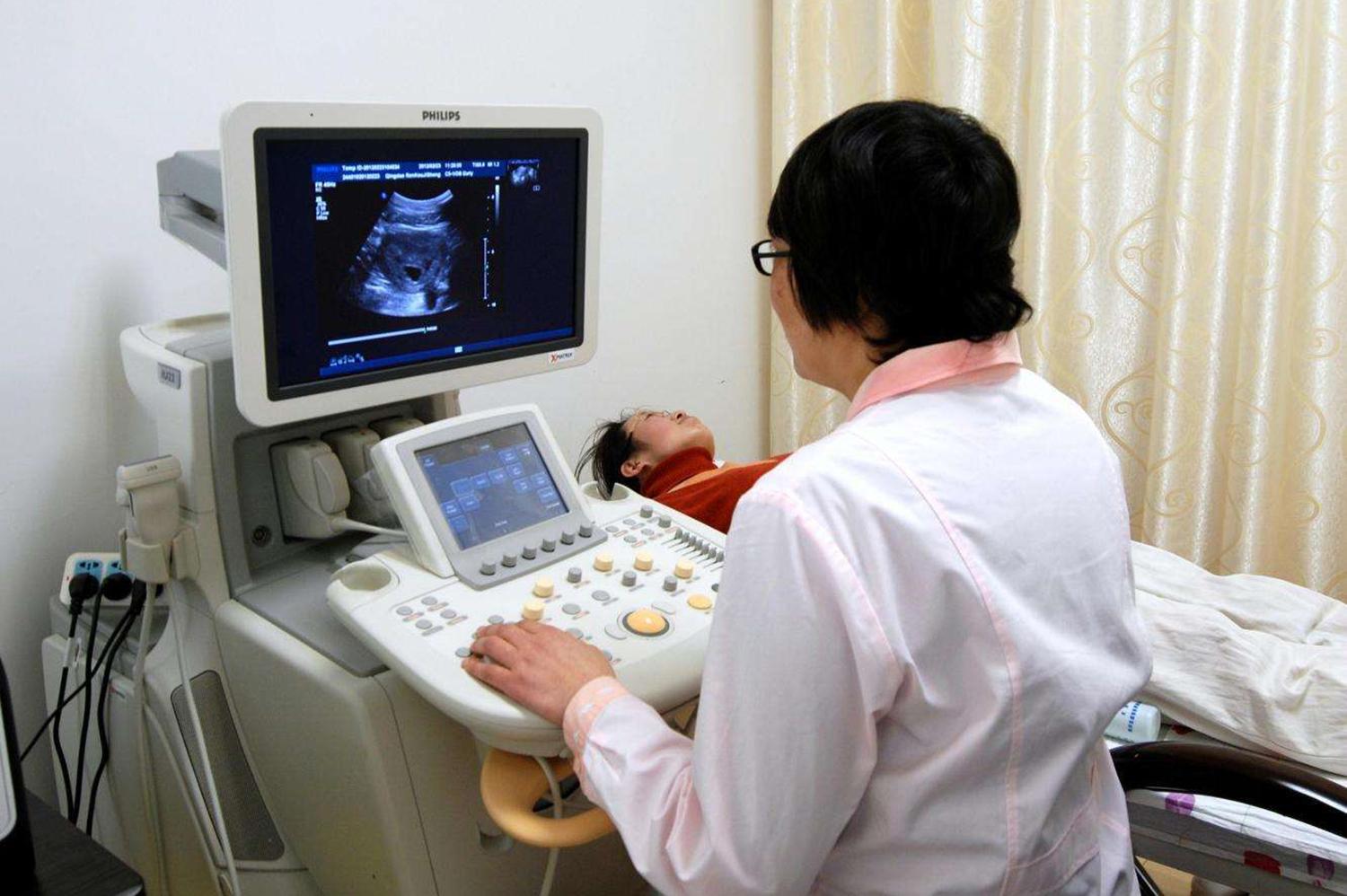 孕妇怀孕42周仍未生产，去医院后还不想生，医生：真是无知