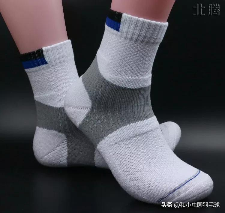 打羽毛球袜子老是移位,羽毛球袜子品牌排行榜