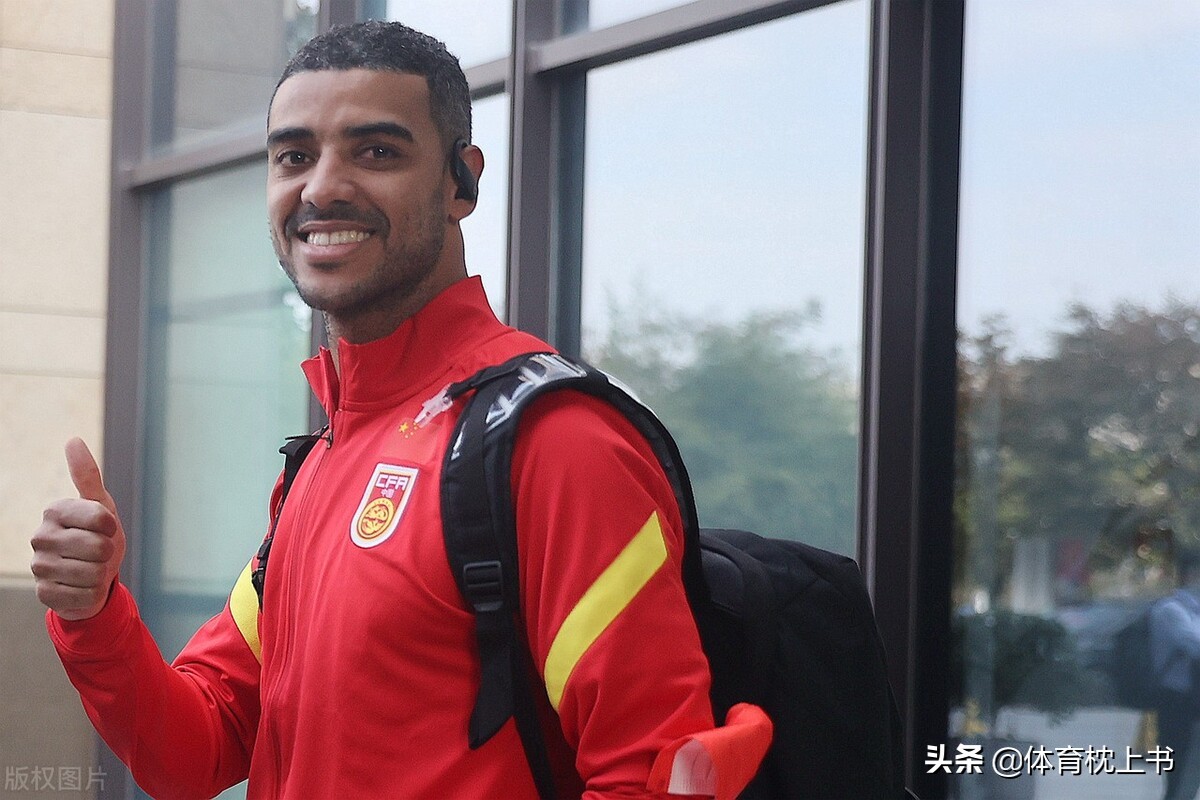 赛后李铁表示很遗憾,赛后众人对李铁的评价