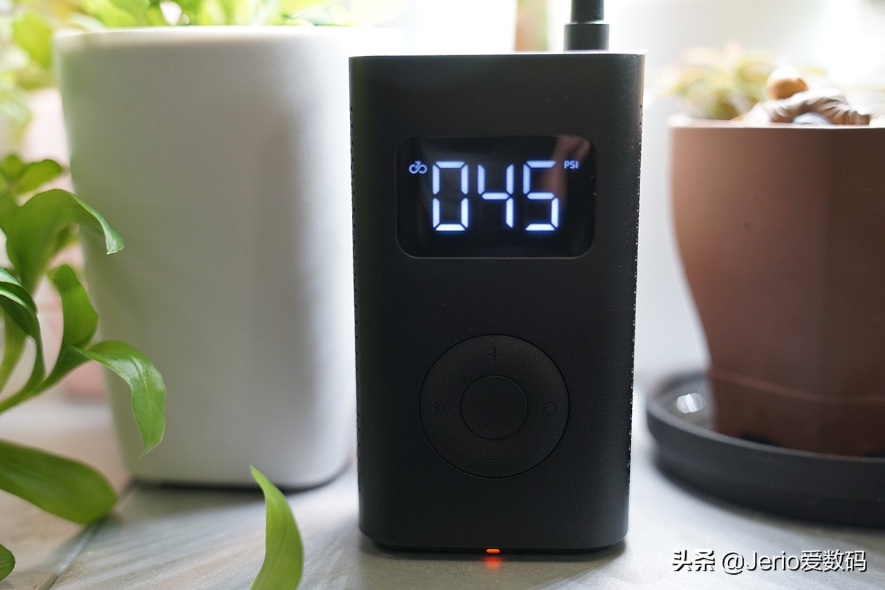 轮胎完全没气了怎么充气,米家充气宝能充几个轮胎