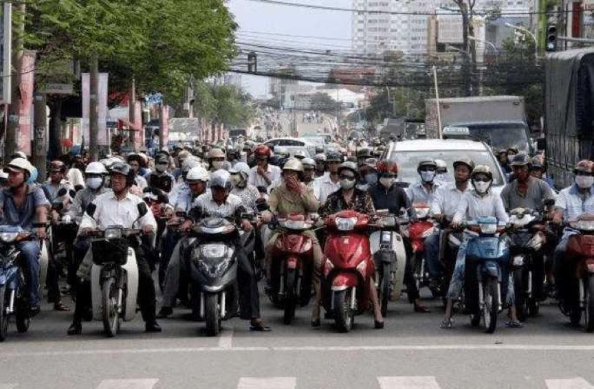 北京摩托车神越南开店，被抢上百万，替德国人改装踏板车横穿欧亚