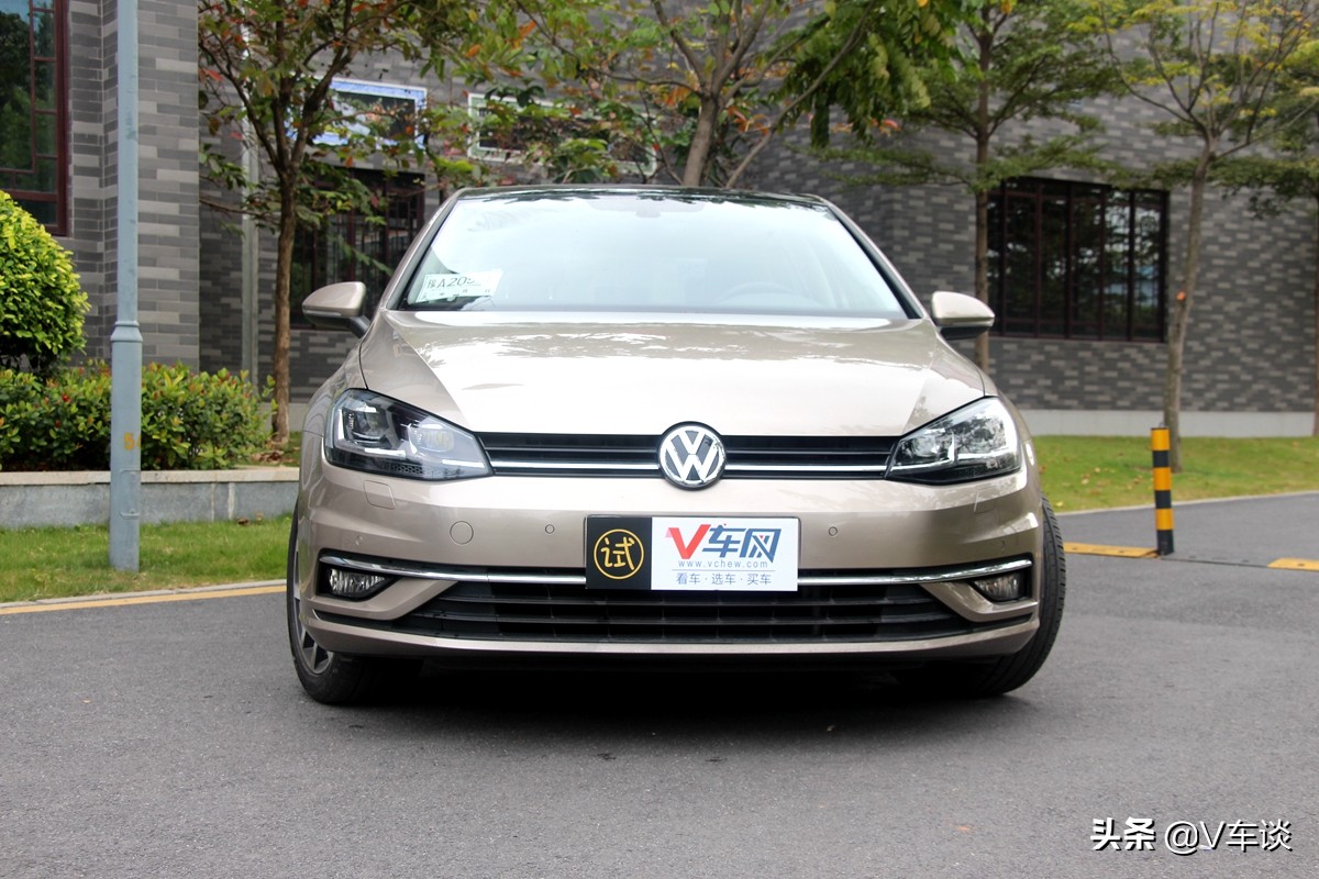 大众高尔夫2021款280TSIDSGR-Line空间,运动感十足全新大众高尔夫实车