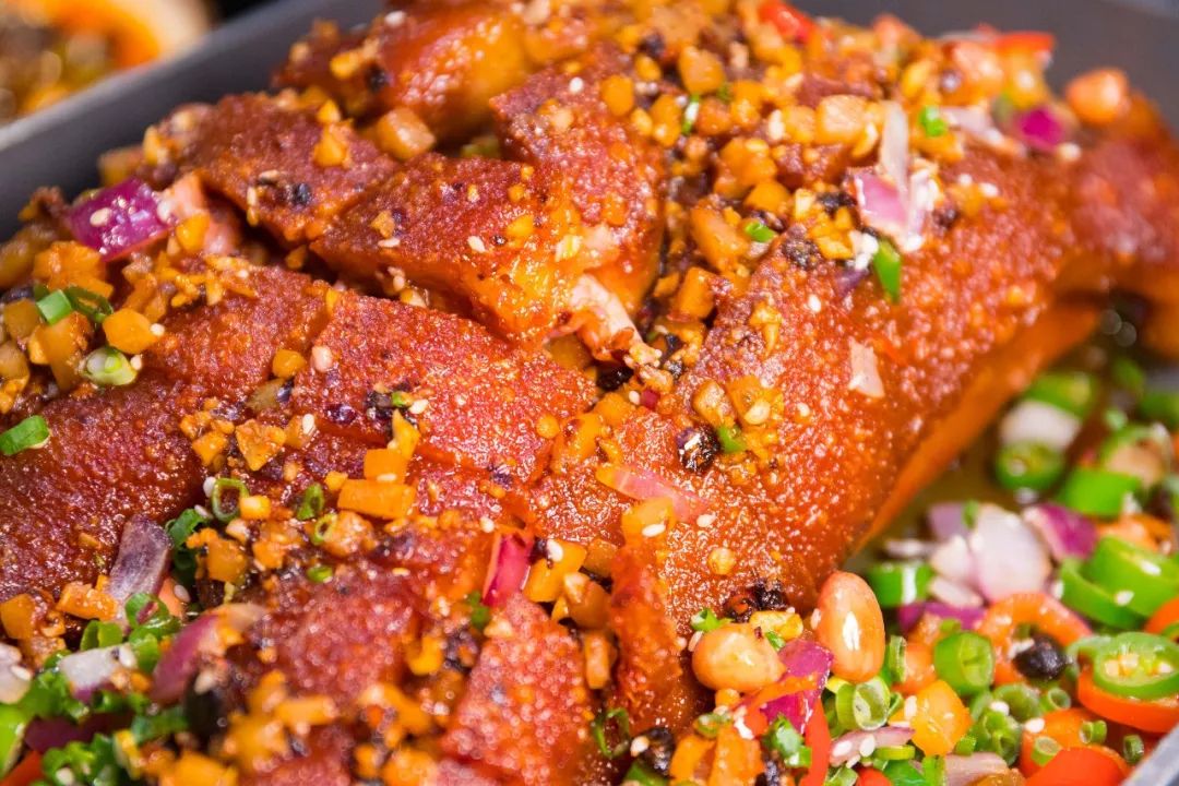 人均60的餐厅带舞台,60人一桌的餐厅