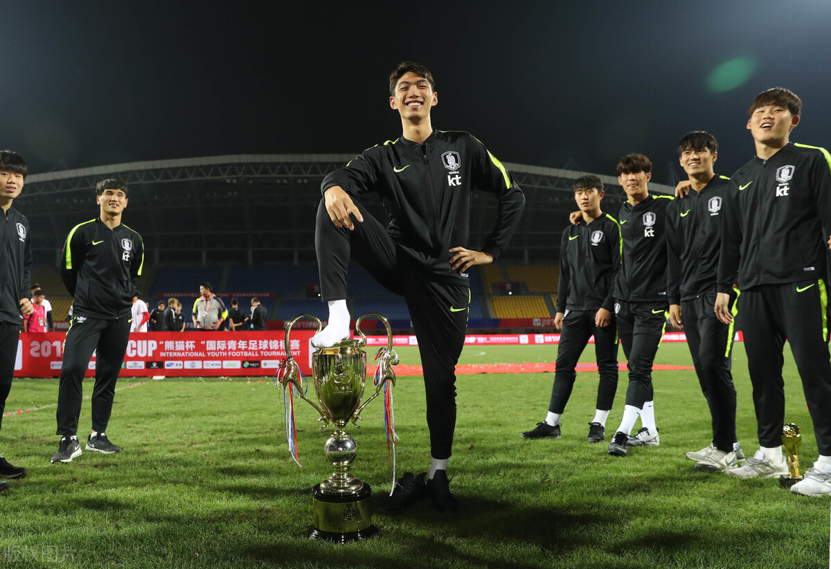 韩国媒体评论韩国球员脚踩熊猫杯,踩熊猫杯的韩国球员现在怎么样了