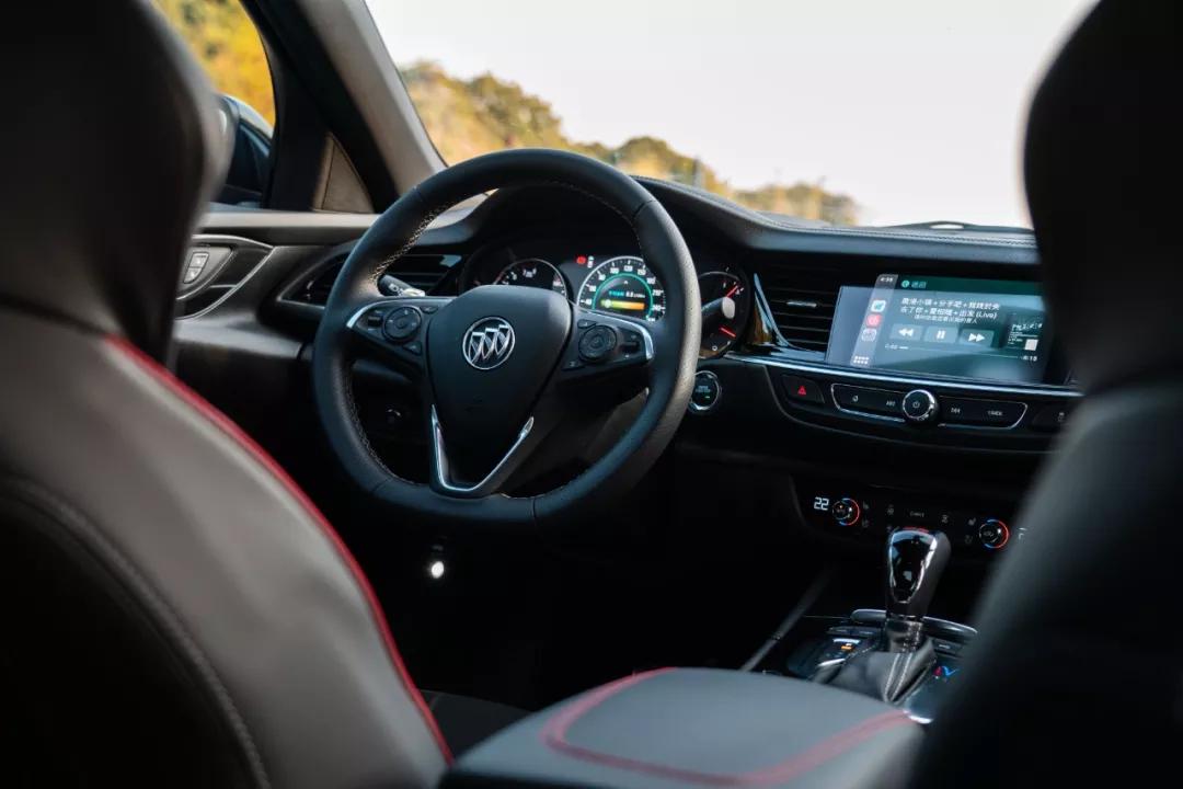 君威gs适合入手吗,小白买车速腾和君威建议买哪个