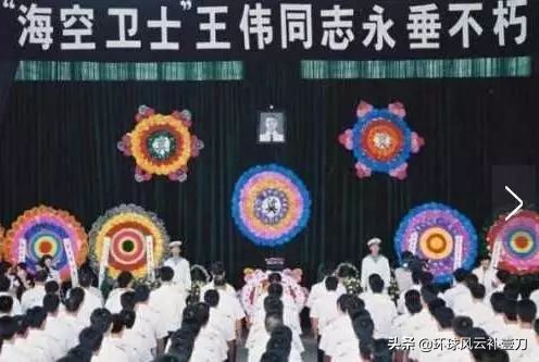 撞死我们英雄的人一直炫耀，在美国官运财运亨通！