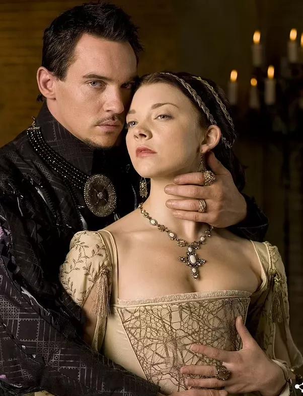 黑人扮演伊丽莎白一世母亲，吻戏船戏不断，你会看这英剧吗？