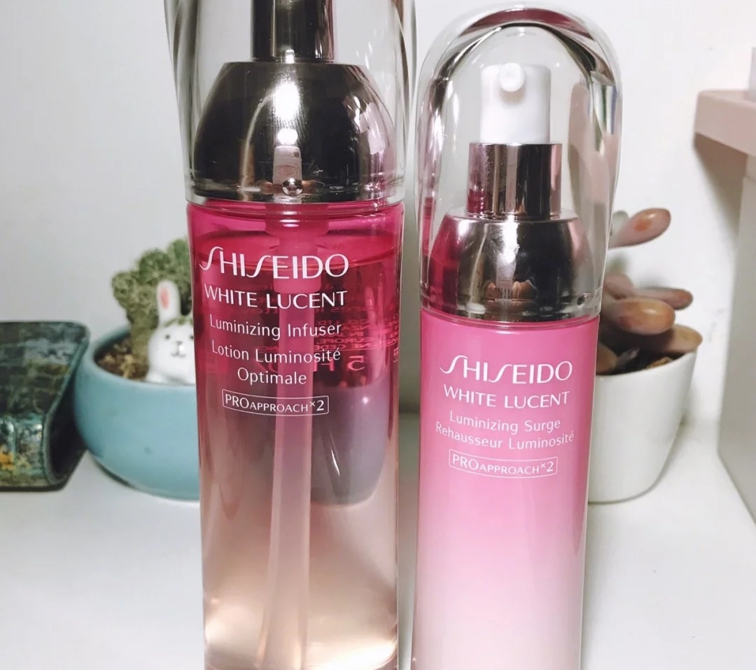 皮肤白到反光的女人,暗夜皮肤暗沉美白水乳推荐