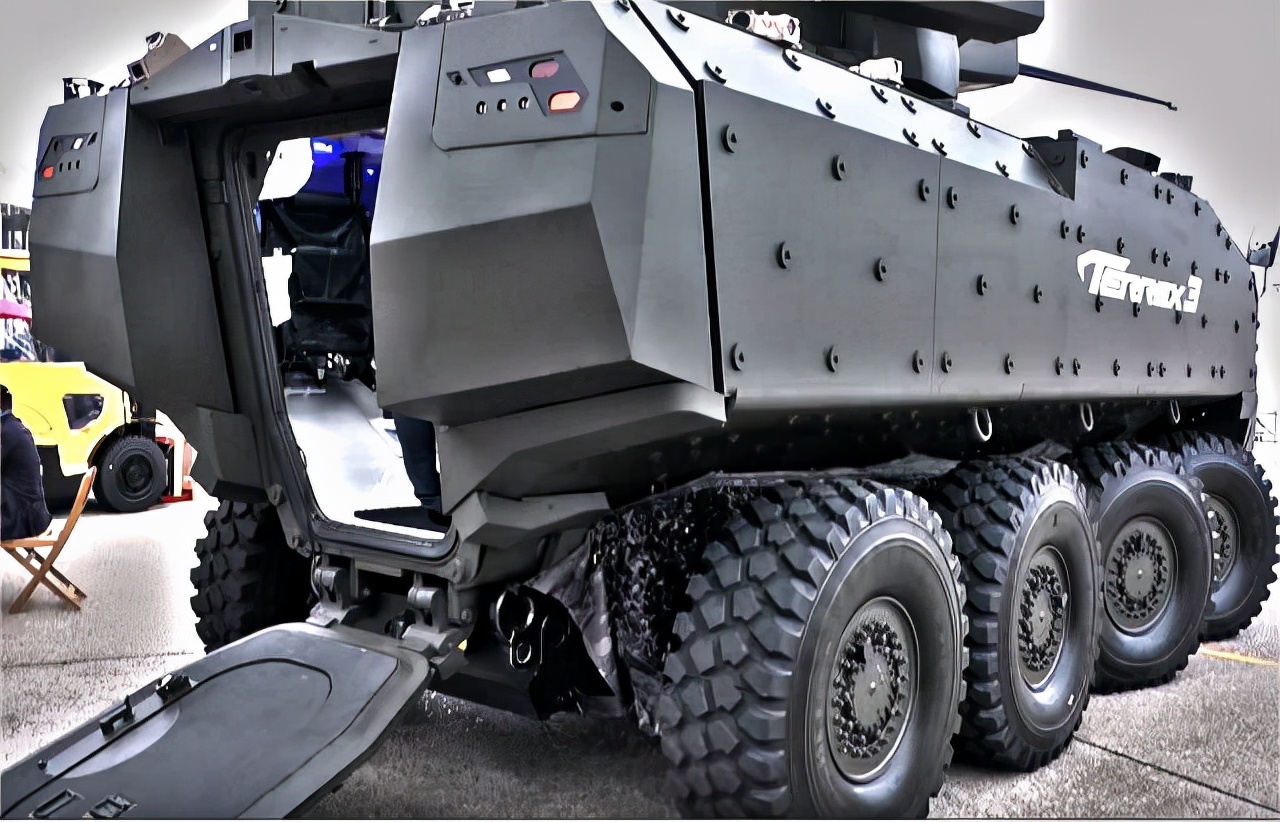 摩天大楼上面的机械怪兽,摩天大厦狂暴巨兽视频