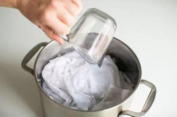 衣服发黄用什么漂白水好用,白衣服发黄漂白剂是最好用的吗