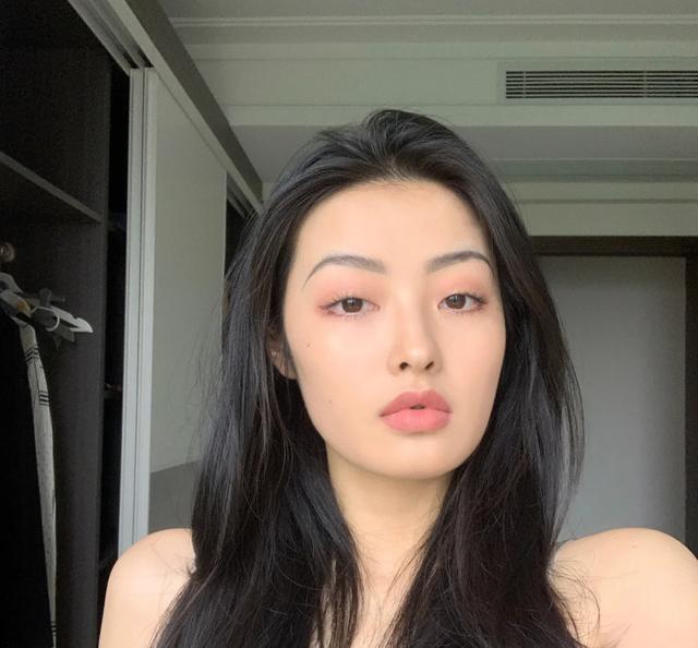 嘴唇厚黑怎么改善,嘴唇很厚而且还翘怎么办