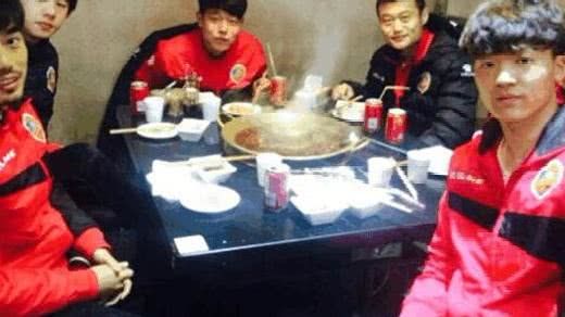 中国球迷冲进球场被行政拘留,中国球迷冲进球场要拘留吗