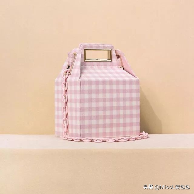 天热了买件衣服,天热了该买什么衣服呀