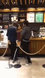 星巴克猫爪杯遭疯抢甚至大打出手,星巴克再推猫爪杯