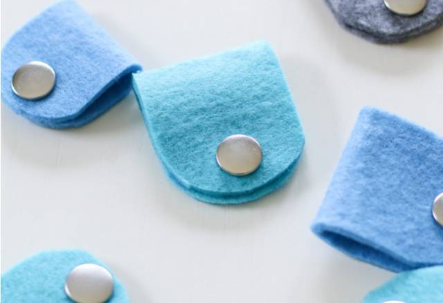 耳塞怎么弄不会打结,耳塞和充电线