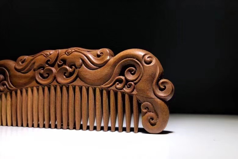 我以木梳顺青丝，了烦恼！老山檀香仿古龙木梳