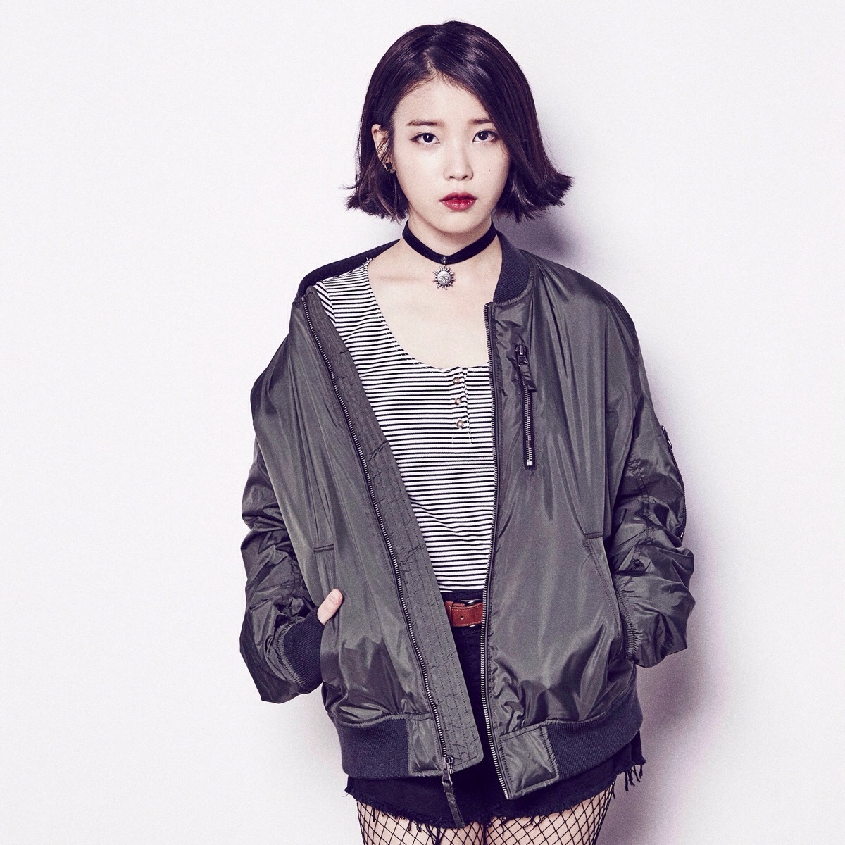 韩国李知恩iu牛仔裤,iu李知恩韩国跑男是哪一期