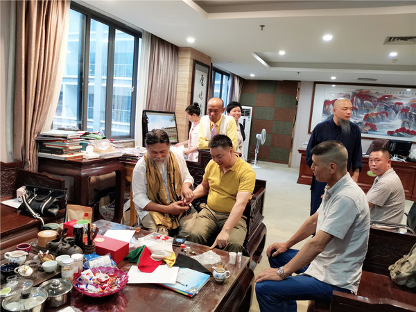 医朵居启动长寿基因蛋白一朵梅洗手50次