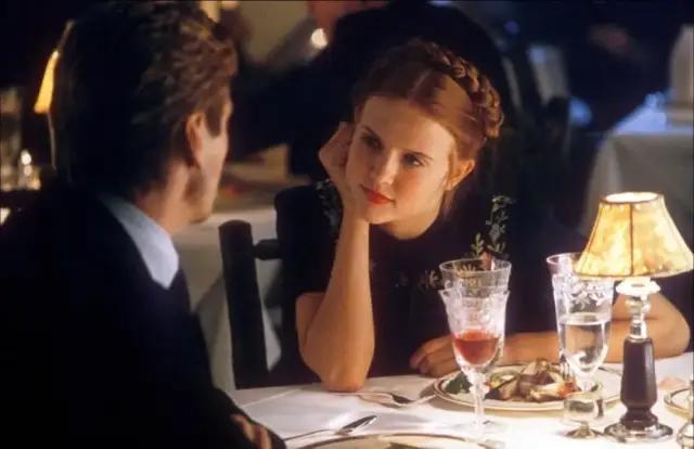 他是《洛丽塔》男主，畸形恋专业户，也是禁欲系不老男神