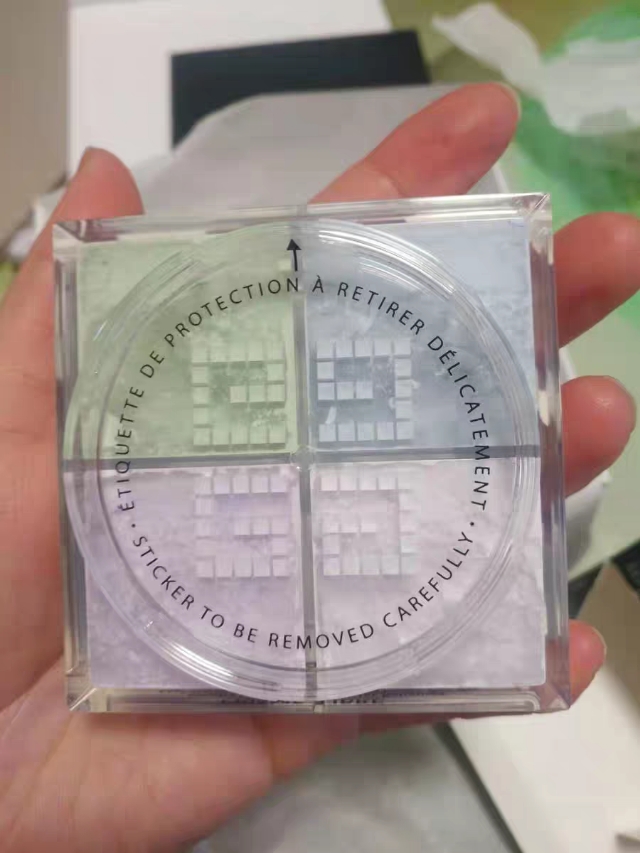 适合所有肤质使用的一款散粉,给大家推荐一个超级好用的散粉