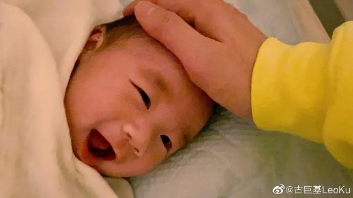 古巨基晒儿子的视频,古巨基和儿子合影