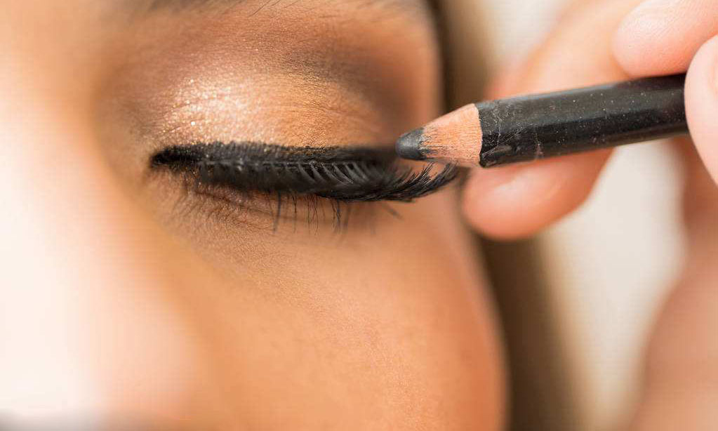 适合近视眼的眼线笔,眼线笔的挑选方法
