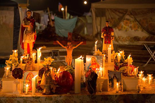 智利700米被困33名矿工怎么救的,智利矿难被困69天电影