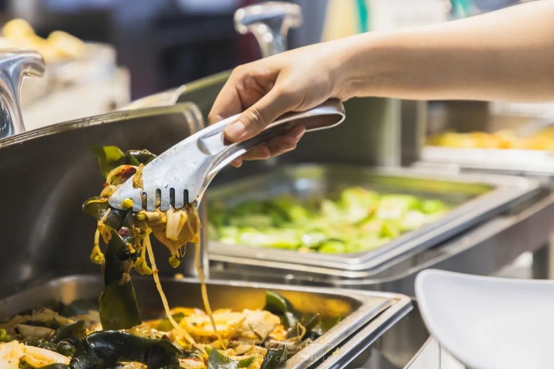 天平架素食自助餐,15元吃素食自助餐