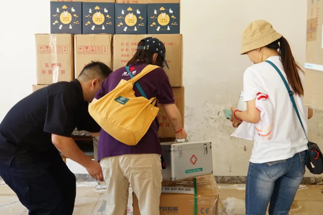 师父愿您一切安好,师父祝贺一切安好