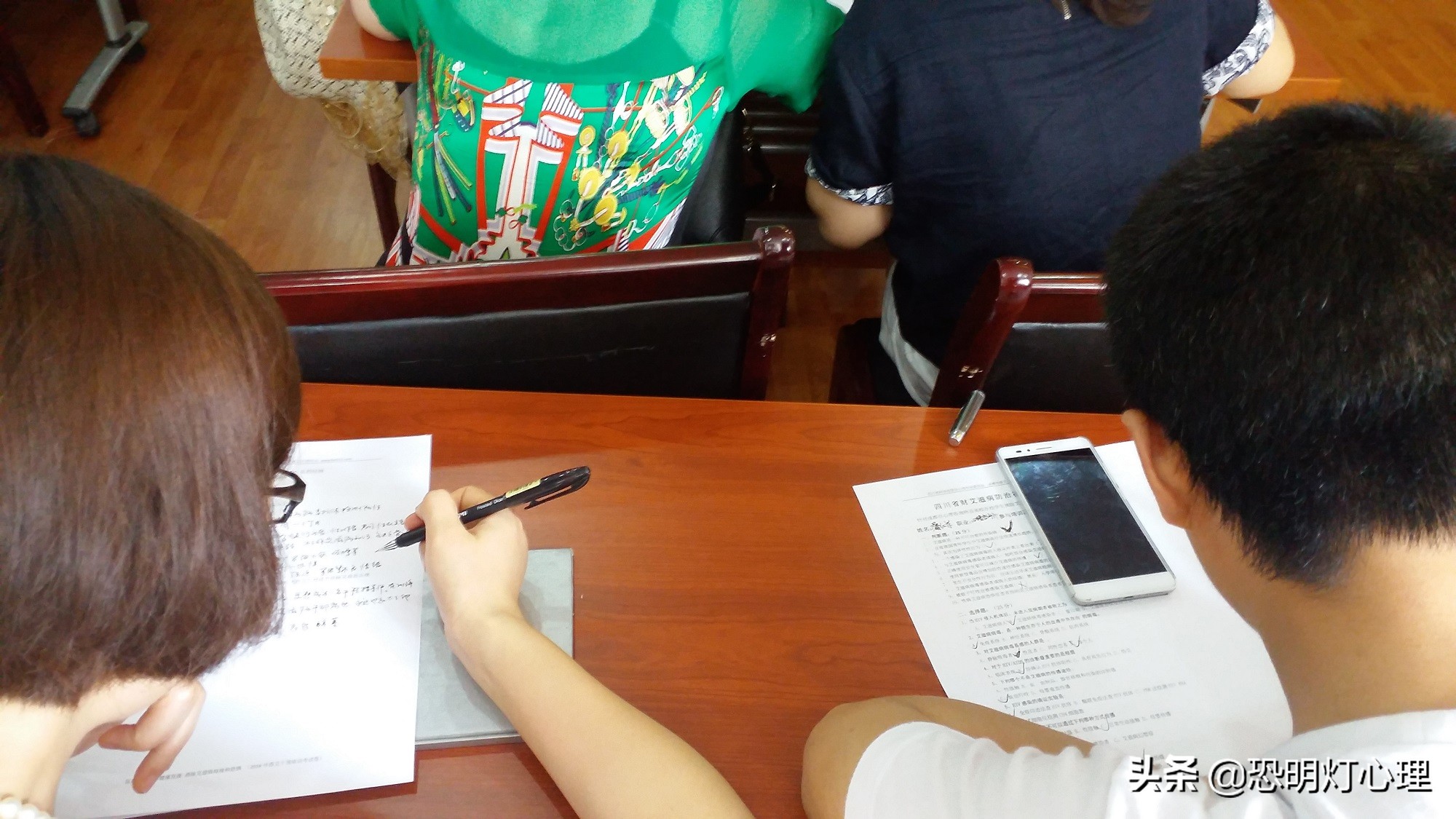 为什么初期说感染艾滋病没有症状,为什么没有感染艾滋病也会有抗体