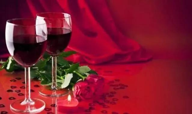 张裕大师级红酒最好喝,拉菲传奇和张裕解百纳特选哪个好