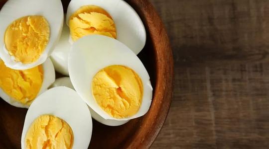鸡蛋煮太熟对人吃了有伤害吗,鸡蛋煮太过是不是会胀气