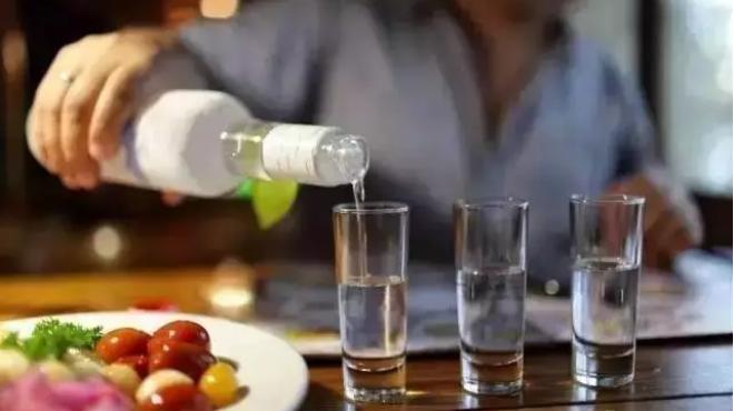 喝醉酒怎么办教你一招立马醒酒,喝酒醉了用什么方法可以快点醒酒