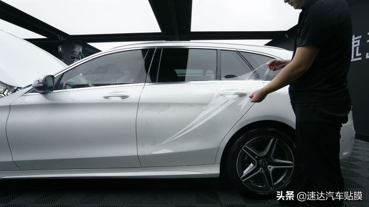 贴了前挡玻璃膜有气泡正常吗,玻璃膜有气泡会自动消失么