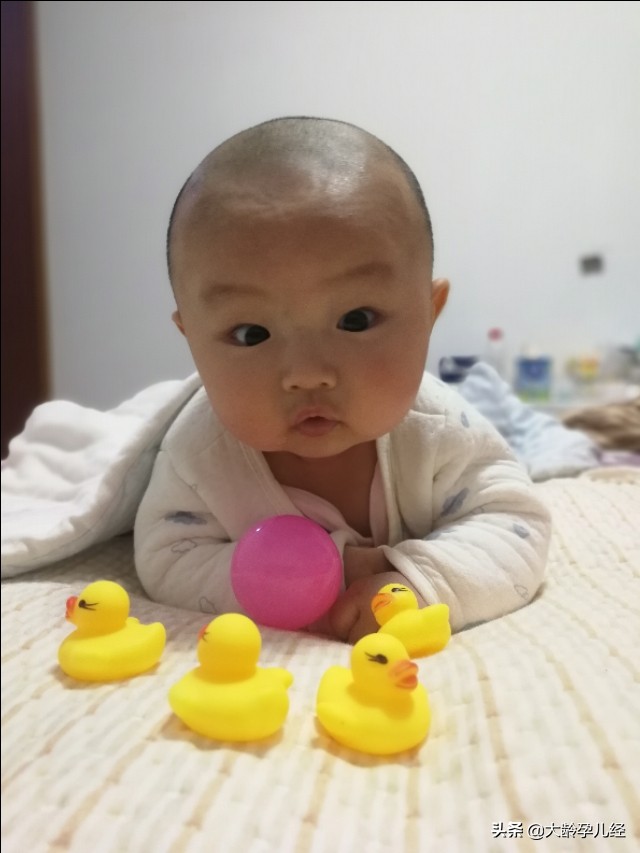 新生儿脸上的鹤吻痕是什么样子的,鹤吻痕是出生就有还是后来也会有