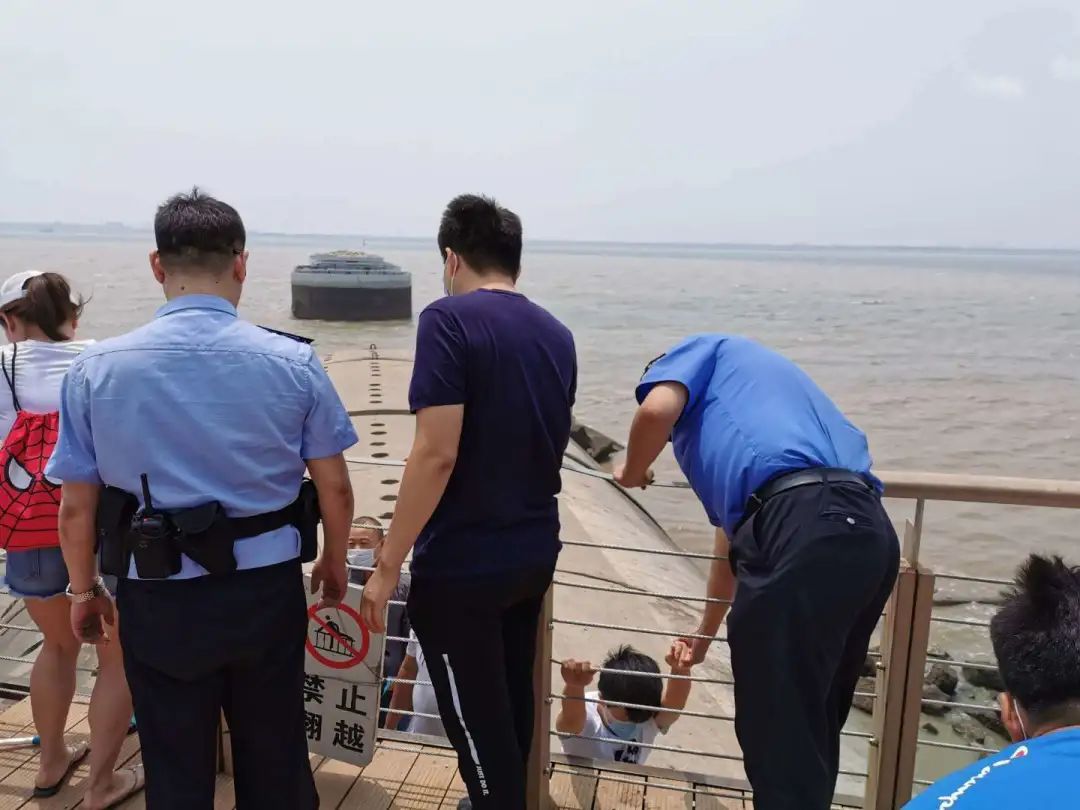 来东疆亲海踏浪，请远离这些“隐秘的角落”