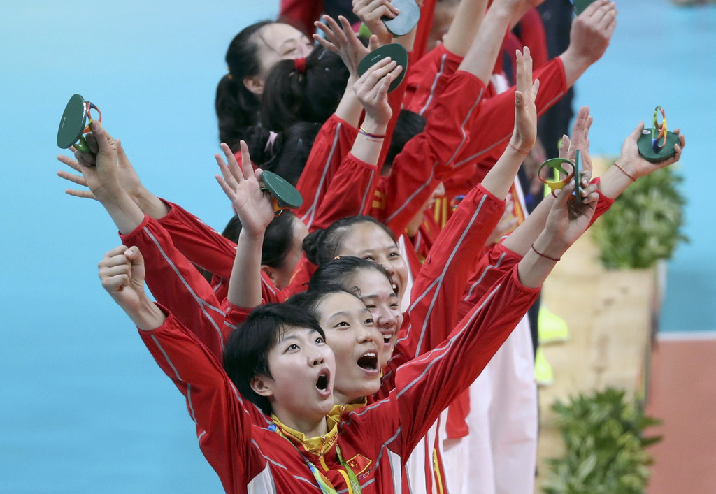 体坛十大感人瞬间：梅西、科比上榜，篮球励志帝惊动了NBA球星