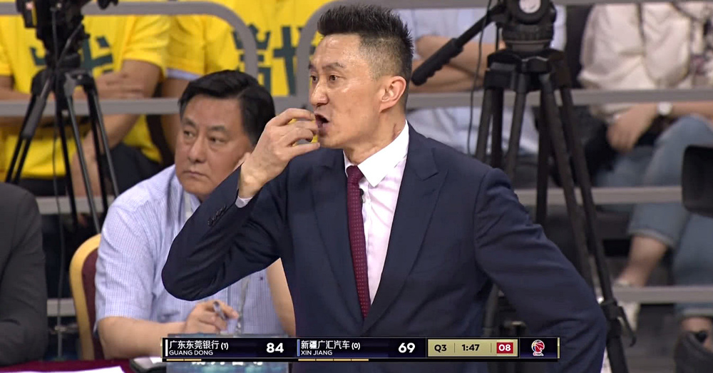 杜锋口哨完整版,杜锋在主场被球迷喊下课