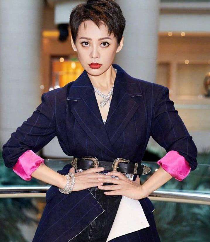 宁静晒身份证视频,宁静晒户口本身份证视频