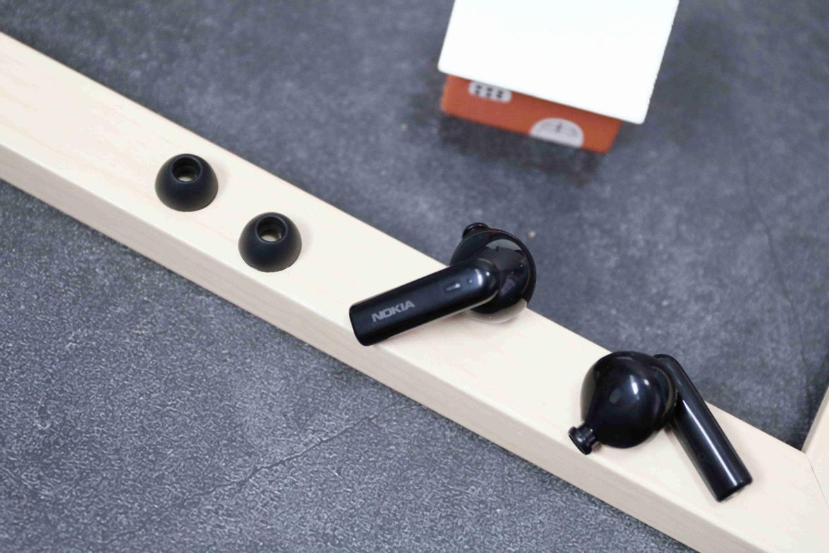 诺基亚e1200和小米头戴蓝牙耳机,诺基亚蓝牙耳机值得入手吗