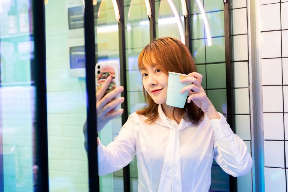 体育西「咖啡研究所」，竟对老广的菠萝啤下手了