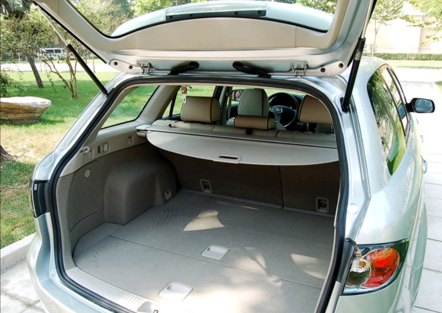 情怀老车马自达6wagon瓦罐旅行版